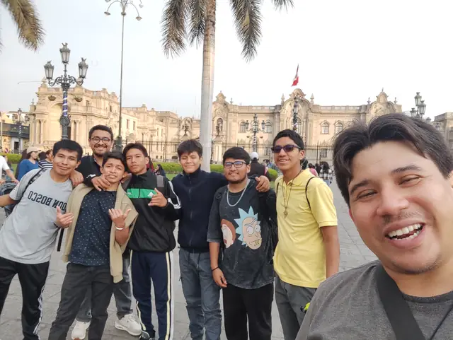 Jóvenes de paseo en Lima